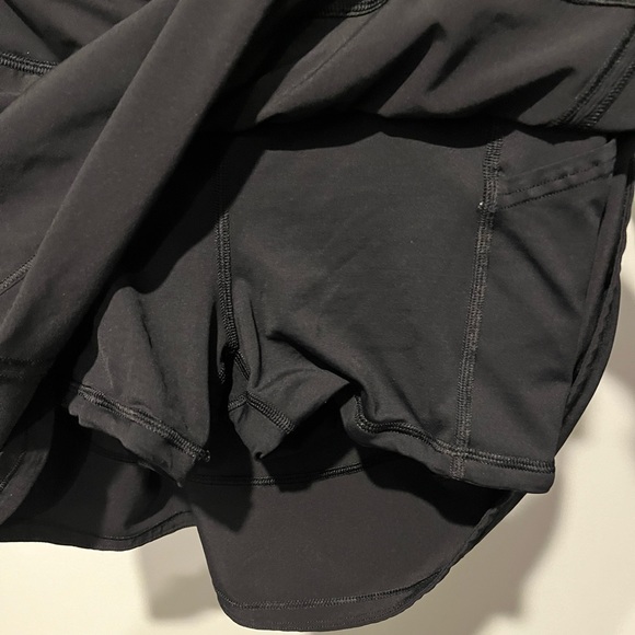 Lululemon Pace Rival skirt- size 2- black- like new - Picture 4 of 6